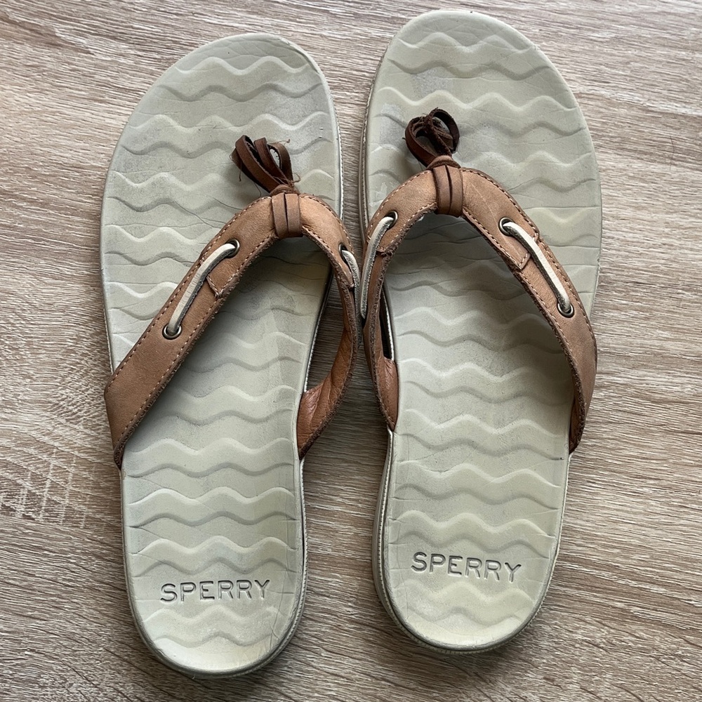 Sperry • Leather White & Tan Flip Flop Sandals • Women's Size 7